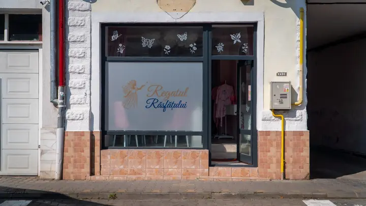 The salon entrance, Strada Horea nr. 10, Târgu Mureș